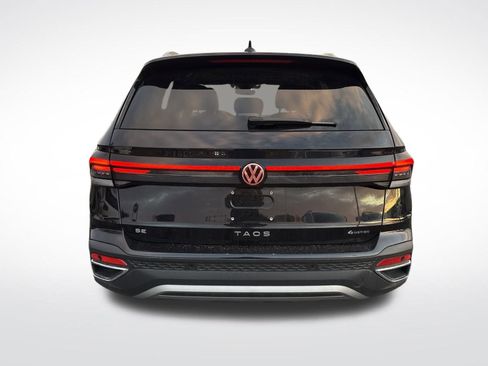 Certified 2025 Volkswagen Taos SE w/ Panoramic Sunroof Package image 4