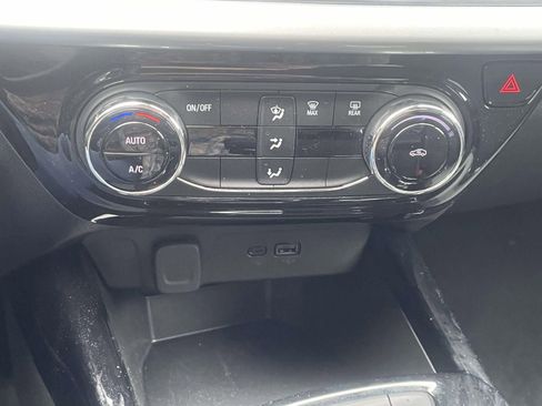 Used 2025 Chevrolet Trax LT FWD image 16