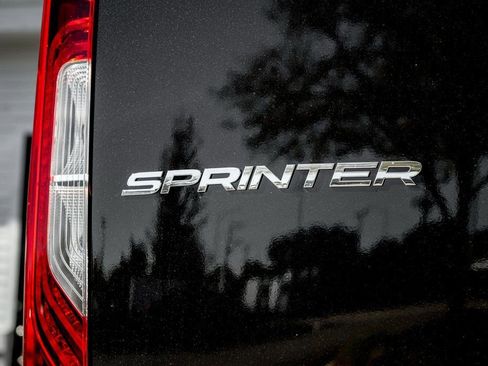Used 2025 Mercedes-Benz Sprinter 2500 image 9