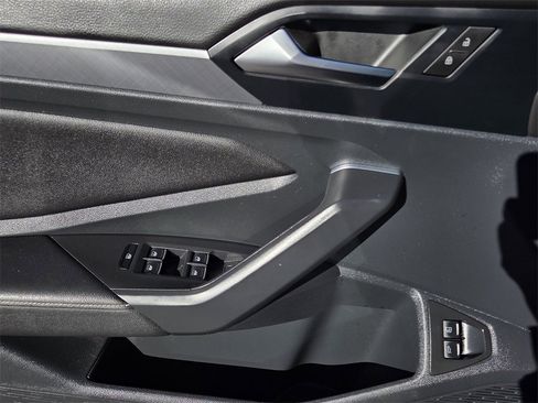 Used 2024 Volkswagen Jetta SE image 18