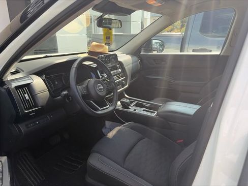 Used 2024 Nissan Pathfinder SV FWD image 7
