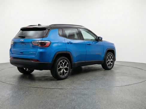 Used 2025 Jeep Compass Limited image 9