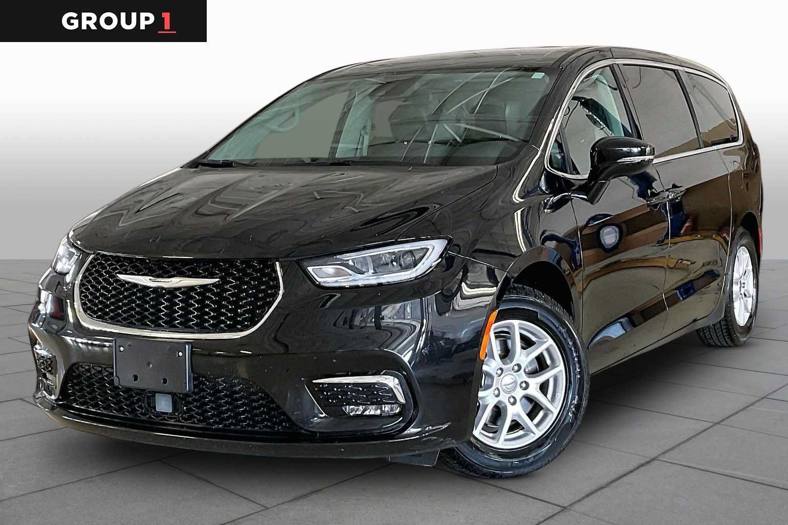 Used 2024 Chrysler Pacifica Touring-L FWD image 1