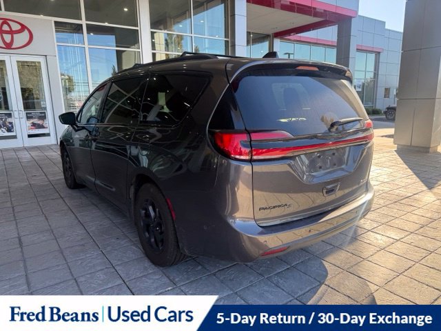 Used 2022 Chrysler Pacifica Touring-L w/ Uconnect Theater Family Group FWD image 19