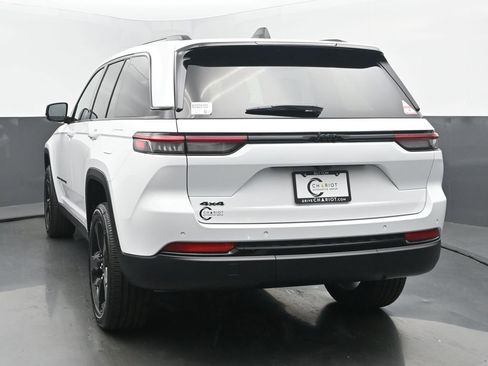 New 2025 Jeep Grand Cherokee Altitude image 4