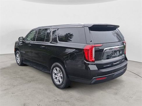 Used 2024 GMC Yukon XL SLE image 3