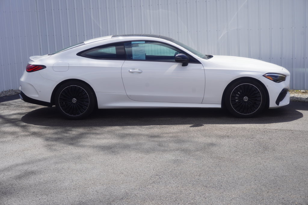 Used 2024 Mercedes-Benz CLE 300 4MATIC Coupe image 2