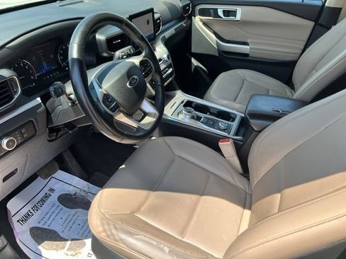 Used 2020 Ford Explorer XLT w/ Equipment Group 202A AWD/4WD image 14