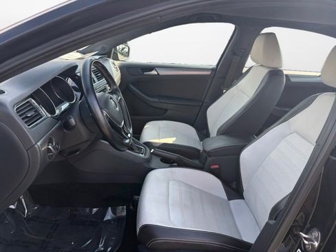 Used 2016 Volkswagen Jetta Sport image 9