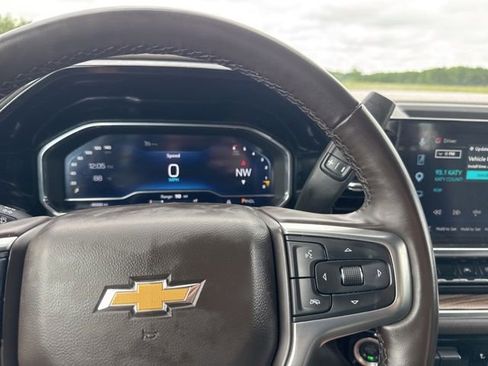 Used 2025 Chevrolet Silverado 1500 LT RWD image 16