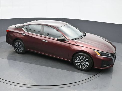Used 2024 Nissan Altima 2.5 SV AWD/4WD image 23