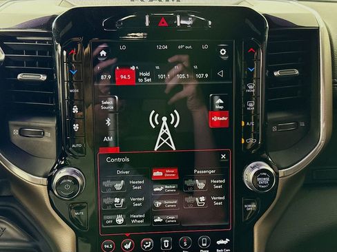 Used 2019 RAM 2500 Laramie w/ Night Edition image 17