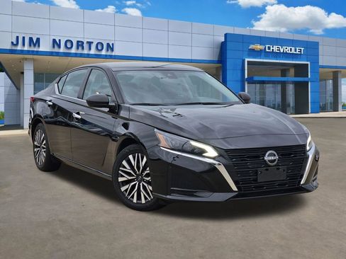 Used 2024 Nissan Altima 2.5 SV FWD image 1