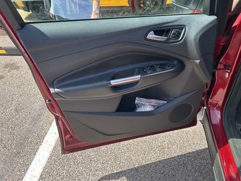 Used 2019 Ford Escape Titanium AWD/4WD image 22