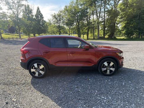 Used 2021 Volvo XC40 T5 Momentum w/ Premium Package AWD/4WD image 4