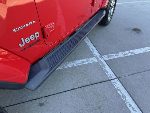 Used 2019 Jeep Wrangler Unlimited Sahara w/ Safety Group image 34