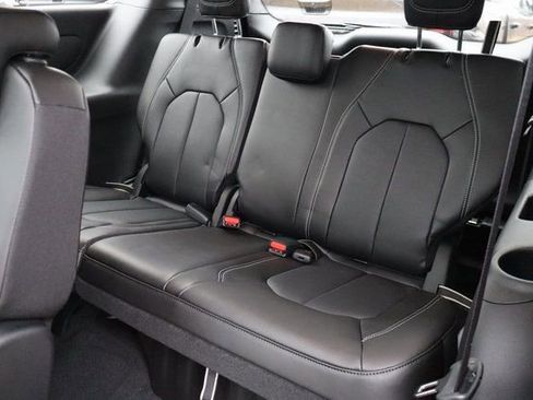 New 2026 Chrysler Pacifica Select image 46