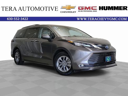 Used 2022 Toyota Sienna XLE w/ XLE Plus Package image 1