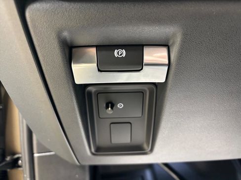 Used 2026 Land Rover Defender 110 S image 22