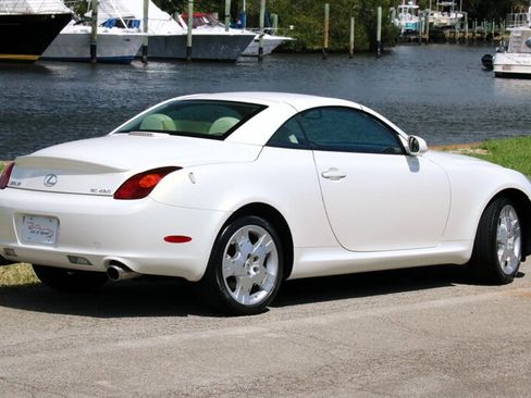 Used 2005 Lexus SC 430 Convertible RWD image 3