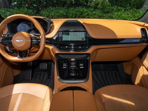 Used 2025 Aston Martin DBX 707 image 19