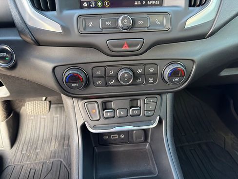 Used 2020 GMC Terrain SLE w/ Driver Convenience Package FWD image 31