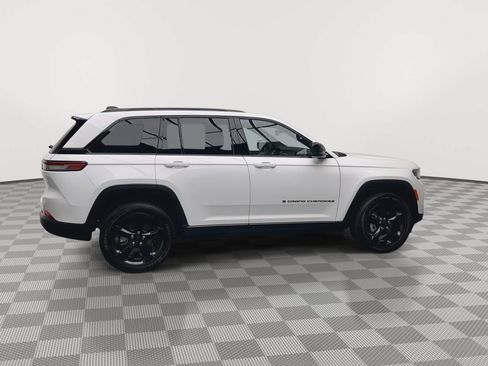 Used 2024 Jeep Grand Cherokee Altitude AWD/4WD image 40