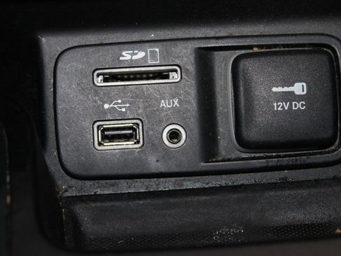 Used 2017 Jeep Cherokee Trailhawk w/ Comfort/Convenience Group image 40