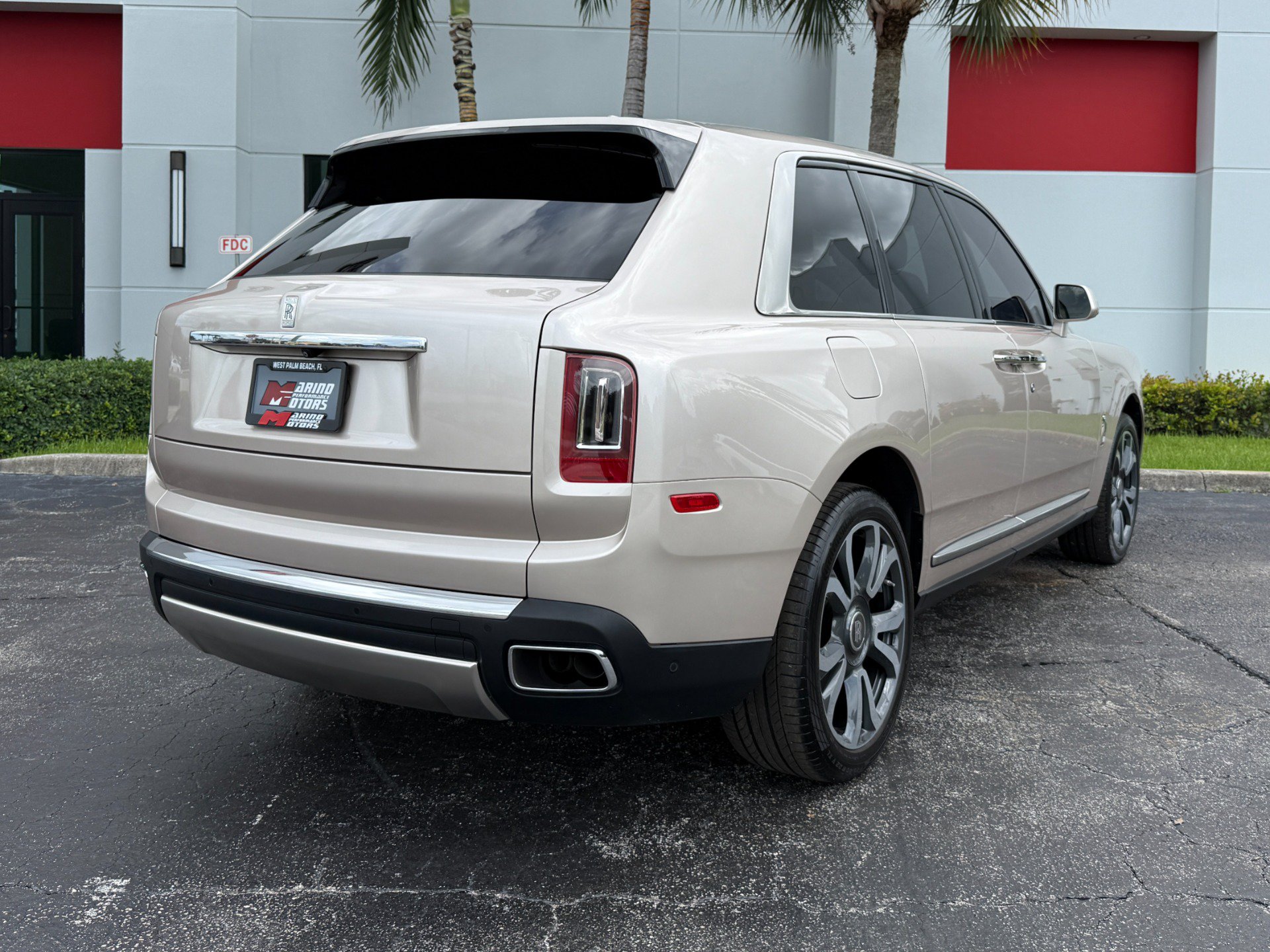 Used 2020 Rolls-Royce Cullinan AWD/4WD image 17