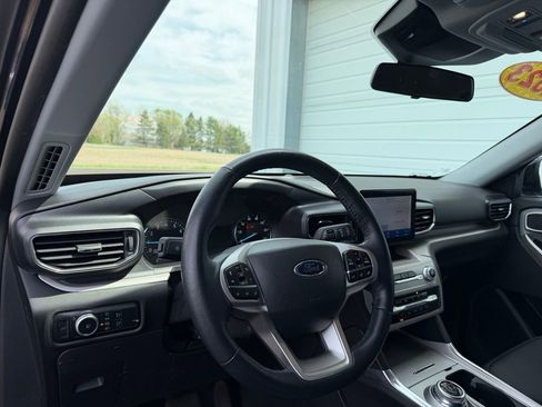 Used 2023 Ford Explorer XLT w/ Equipment Group 202A image 10