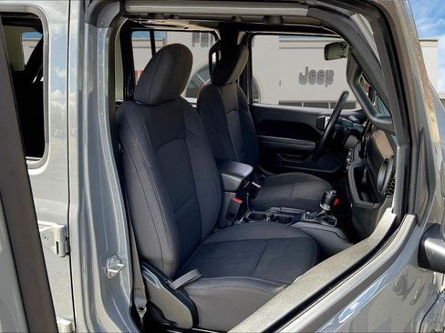 Used 2023 Jeep Wrangler Unlimited w/ Cold Weather Group image 7