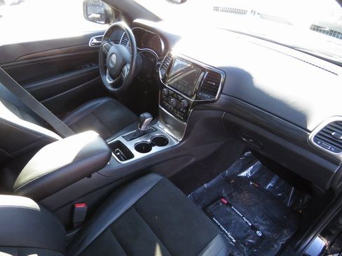 Used 2020 Jeep Grand Cherokee Altitude image 14