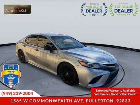 Used 2019 Toyota Camry SE FWD image 5