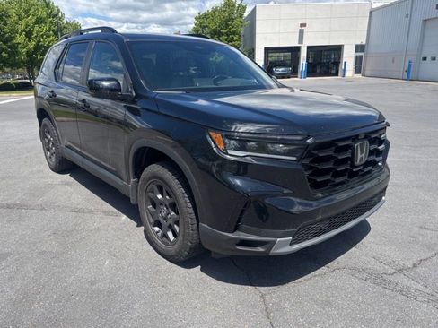 Used 2025 Honda Pilot TrailSport image 1