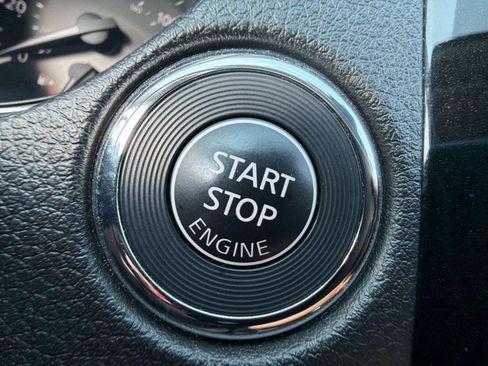 Used 2018 Nissan Rogue SL w/ Premium Package image 25