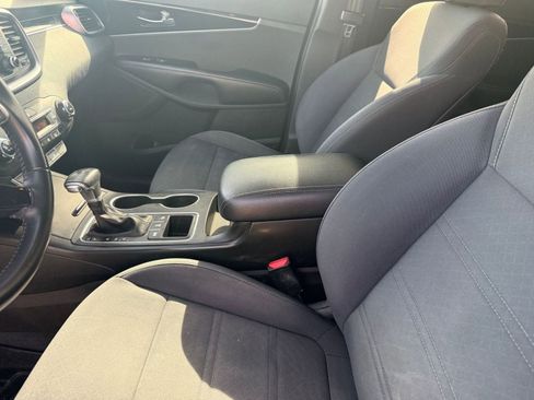 Used 2019 Kia Sorento S image 12