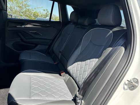New 2026 Volkswagen Tiguan SEL R-Line AWD/4WD image 18