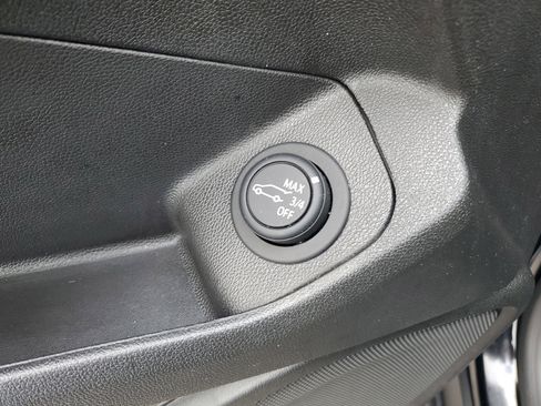 Used 2022 GMC Terrain SLE w/ Driver Convenience Package image 29