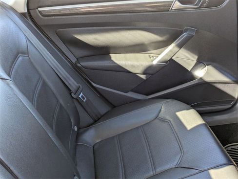 Used 2017 Volkswagen Passat 1.8T SE image 35