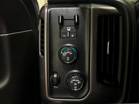 Used 2018 GMC Sierra 1500 SLT image 4