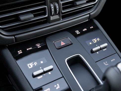 Certified 2026 Porsche Macan AWD/4WD image 26