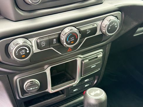 Used 2020 Jeep Wrangler Unlimited Sport image 32