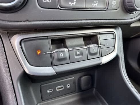 Used 2024 GMC Terrain SLE image 22