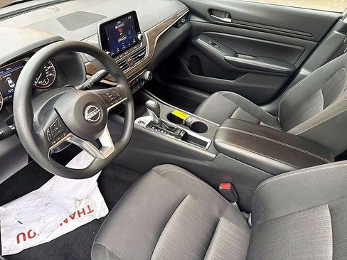 Used 2025 Nissan Altima 2.5 SV image 9