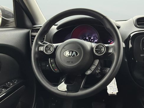 Used 2016 Kia Soul ! FWD image 18