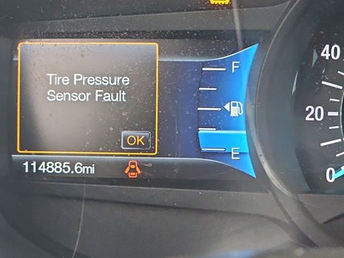 Used 2016 Ford Fusion SE FWD image 8