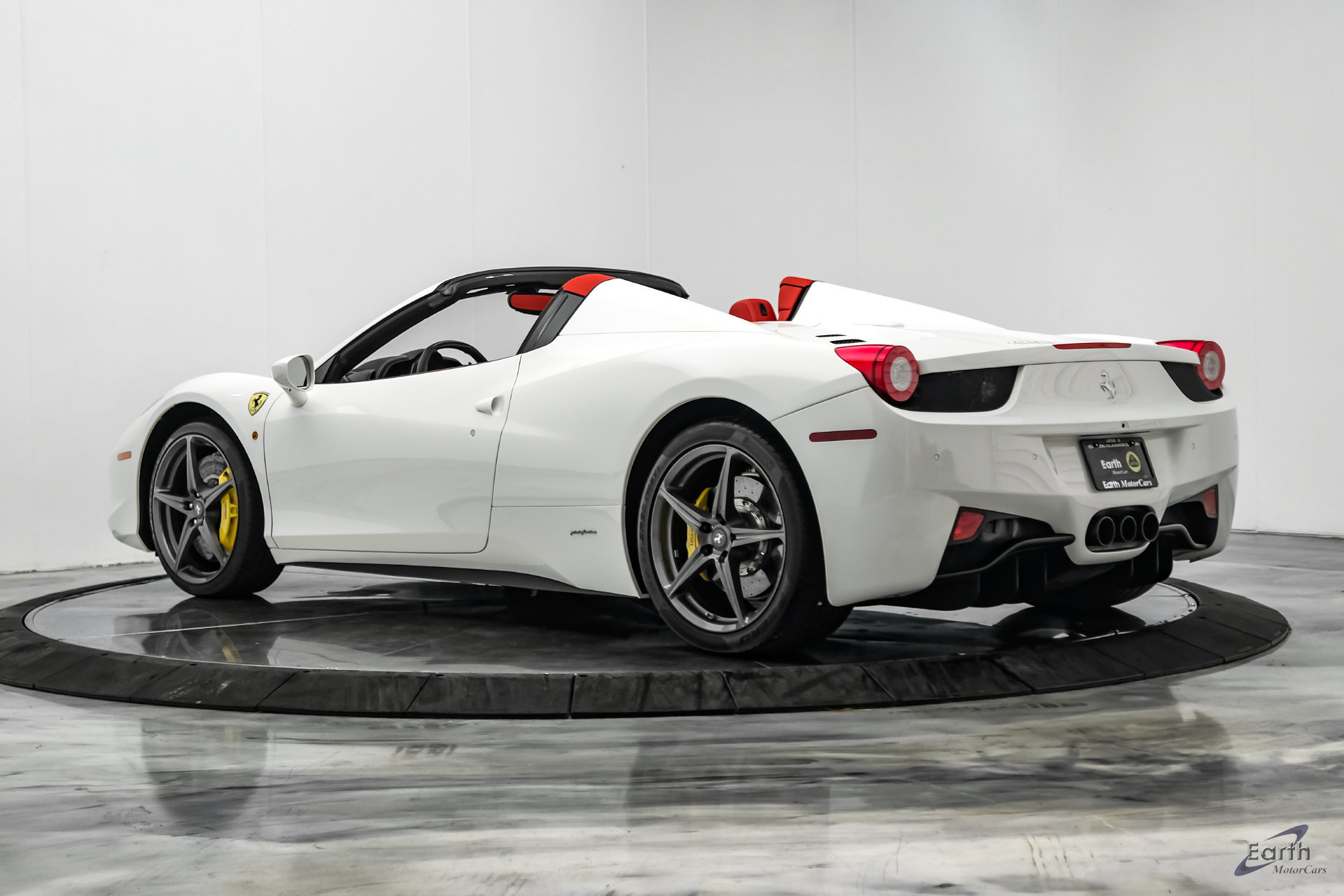 Used 2015 Ferrari 458 Spider RWD image 13