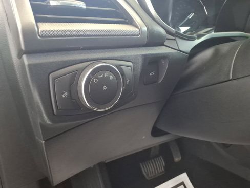 Used 2019 Ford Fusion SE FWD image 19