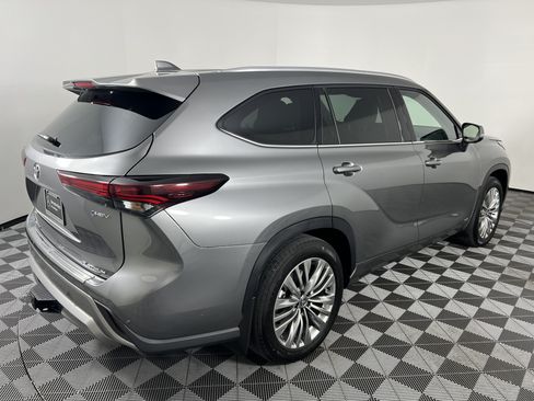 Used 2026 Toyota Highlander Platinum AWD/4WD image 13