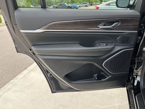 New 2026 Jeep Grand Cherokee L Limited AWD/4WD image 16